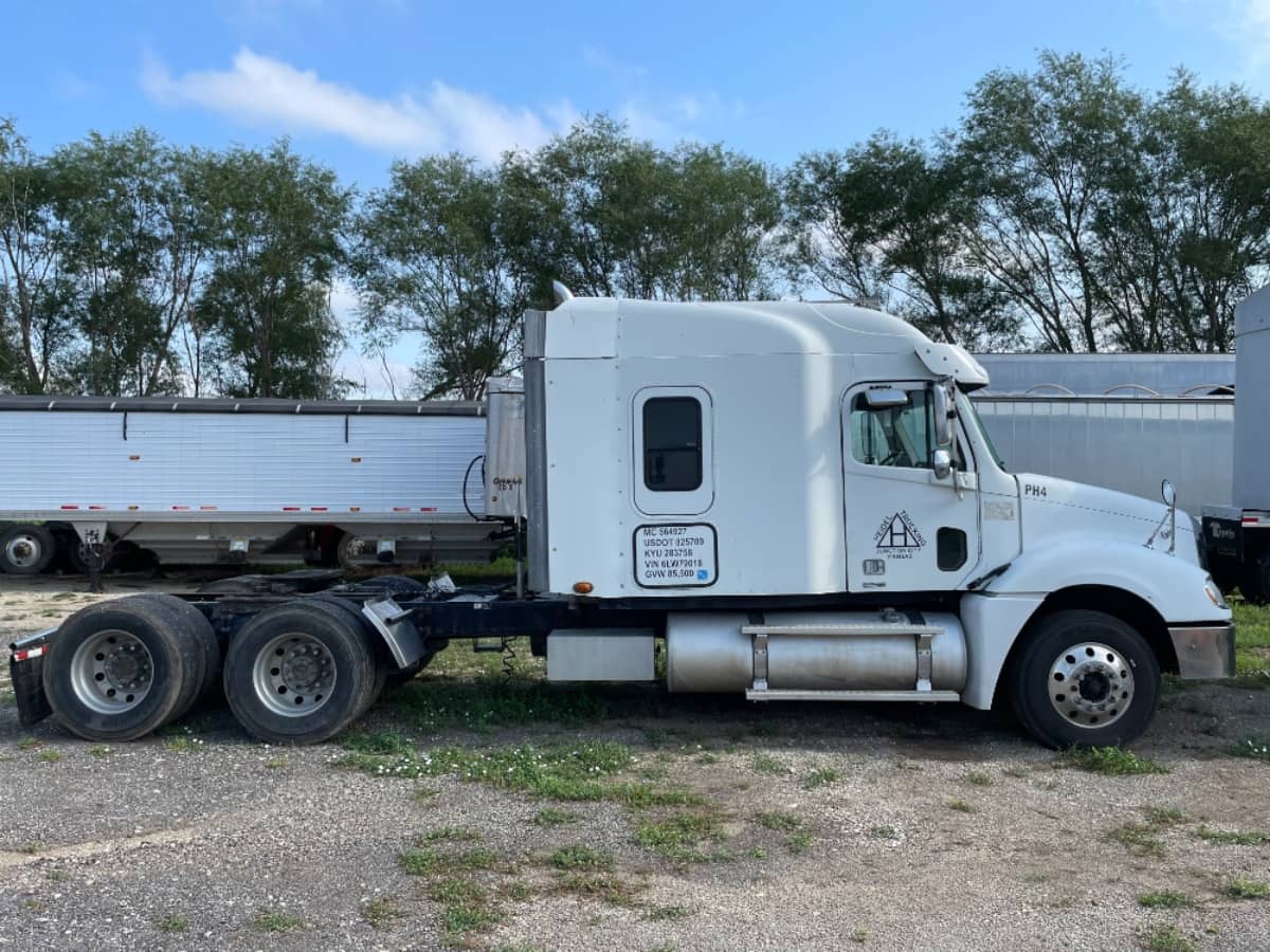 2006 freightliner truck